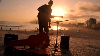 A música mudando o dia das pessoas