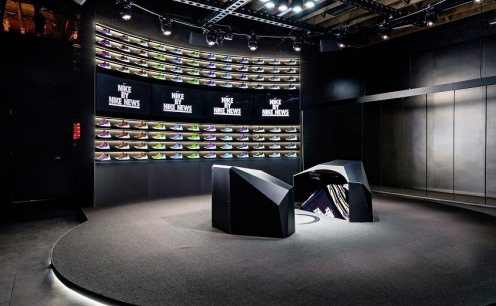 Com uma projeção mapeada, Nike permite criação de tênis personalizado ao vivo