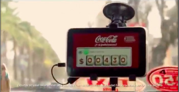 Coca-Cola convida passageiro a pedalar no táxi