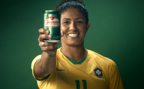 É gol! Campanha do Guaraná Antarctica para incluir jogadoras da seleção em suas publicidades atrai diversas marcas 