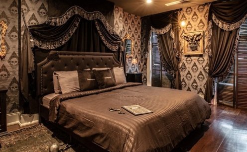  Que tal uma noite na mansão da 'Família Addams'?