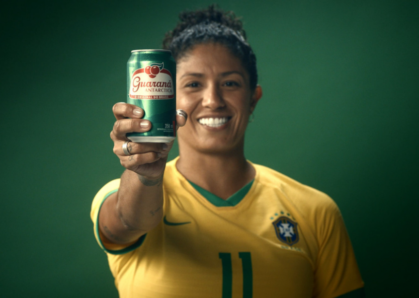 É gol! Campanha do Guaraná Antarctica para incluir jogadoras da seleção em suas publicidades atrai diversas marcas 